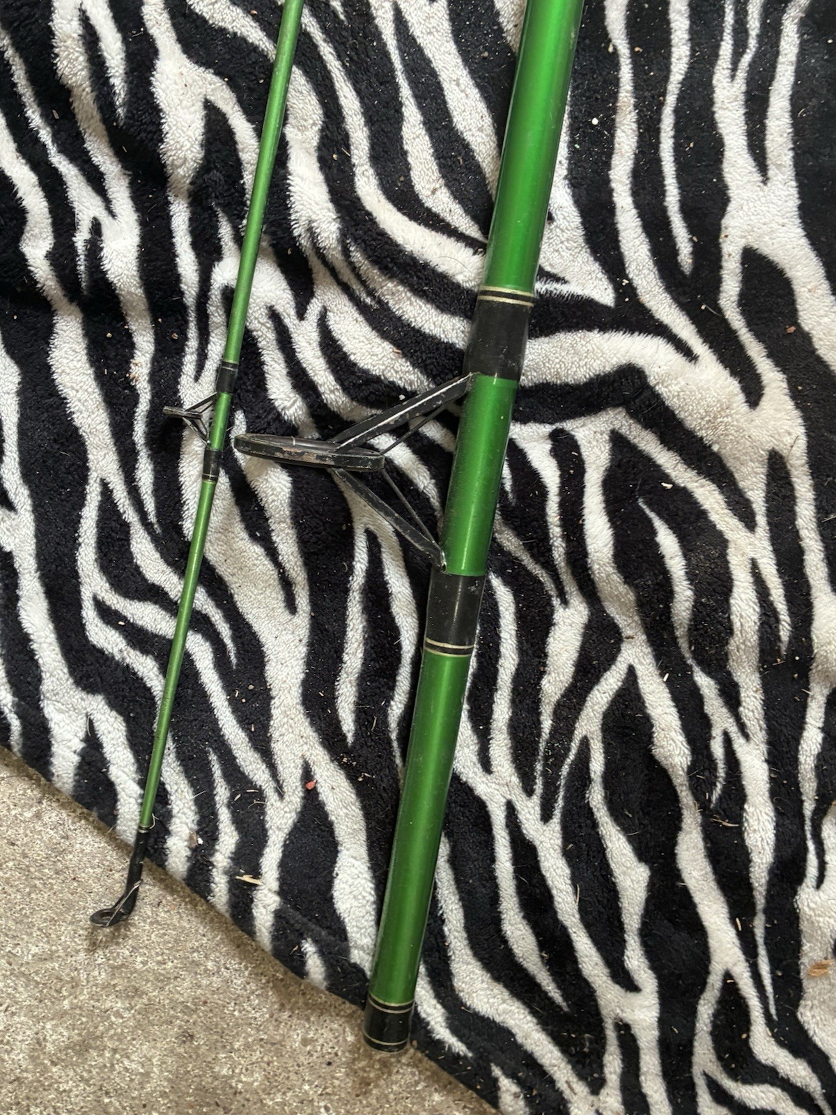 Penn 3210 TG Graphite Composite 9 ft Green Fishing Rod 15-25 lb 1-3 oz
