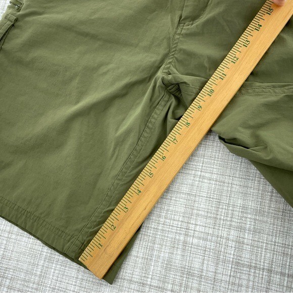 Orvis Mens Size 32 Army green tech cargo shorts 1548