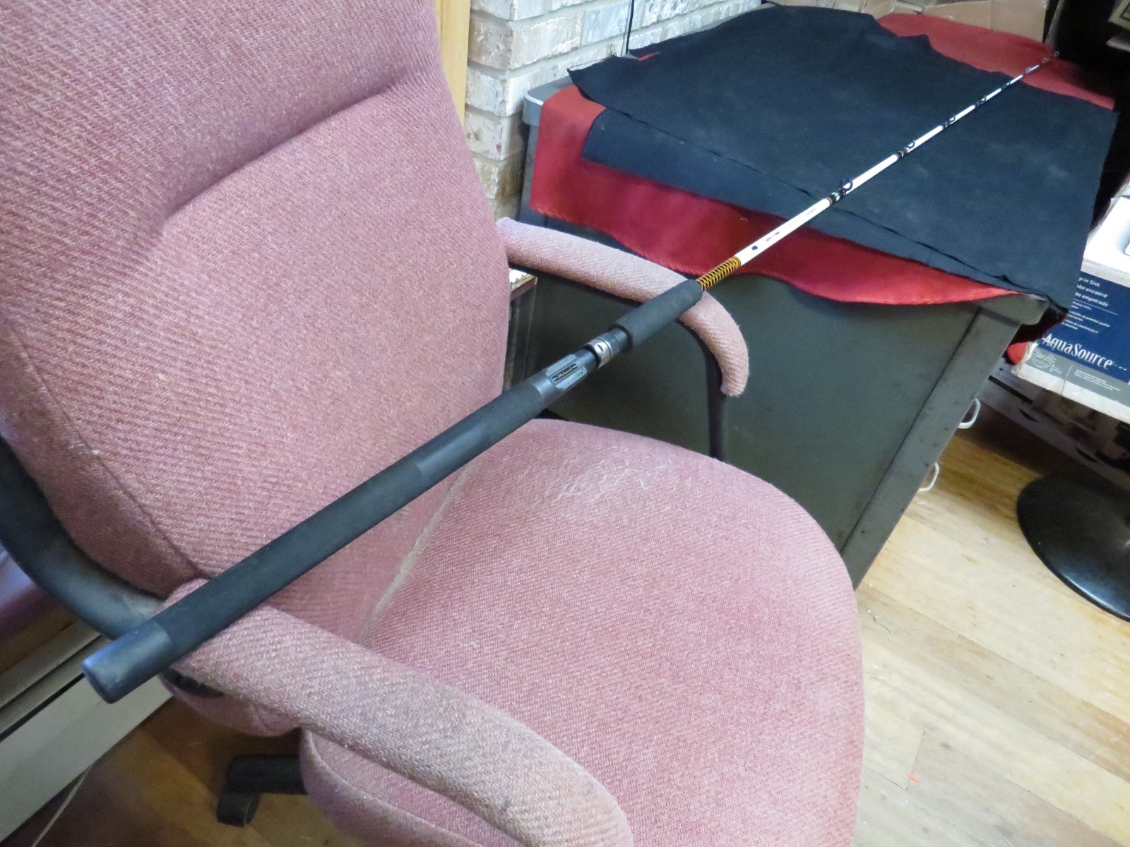 SHAKESPEARE CATFISH 7′ UGLY STICK SPINNING ROD One Piece, Very Nice!