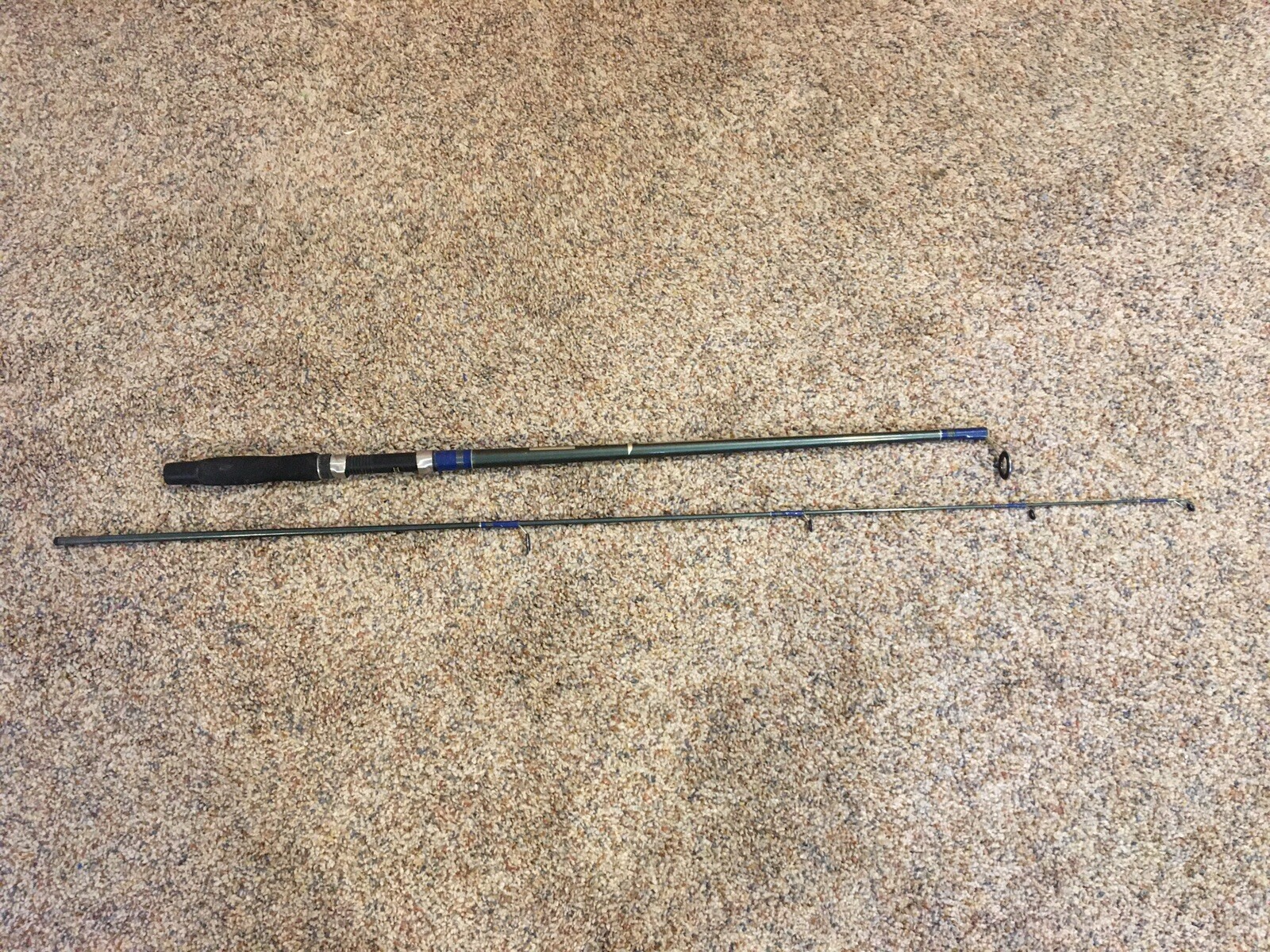 RARE VINTAGE SHAKESPEARE ALPHA SP1320 GRAPHITE COMPOSITE 2pc SPINNING ROD
