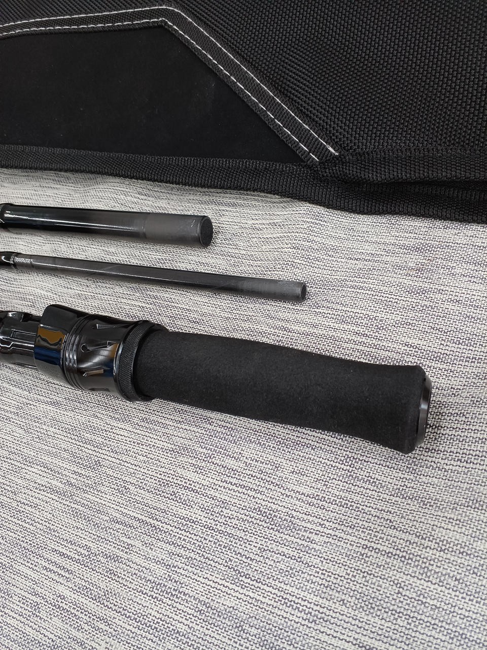 Daiwa Phantom Liberalist 8’0″ Bass Fishing Rod 3-Piece, Medium Power