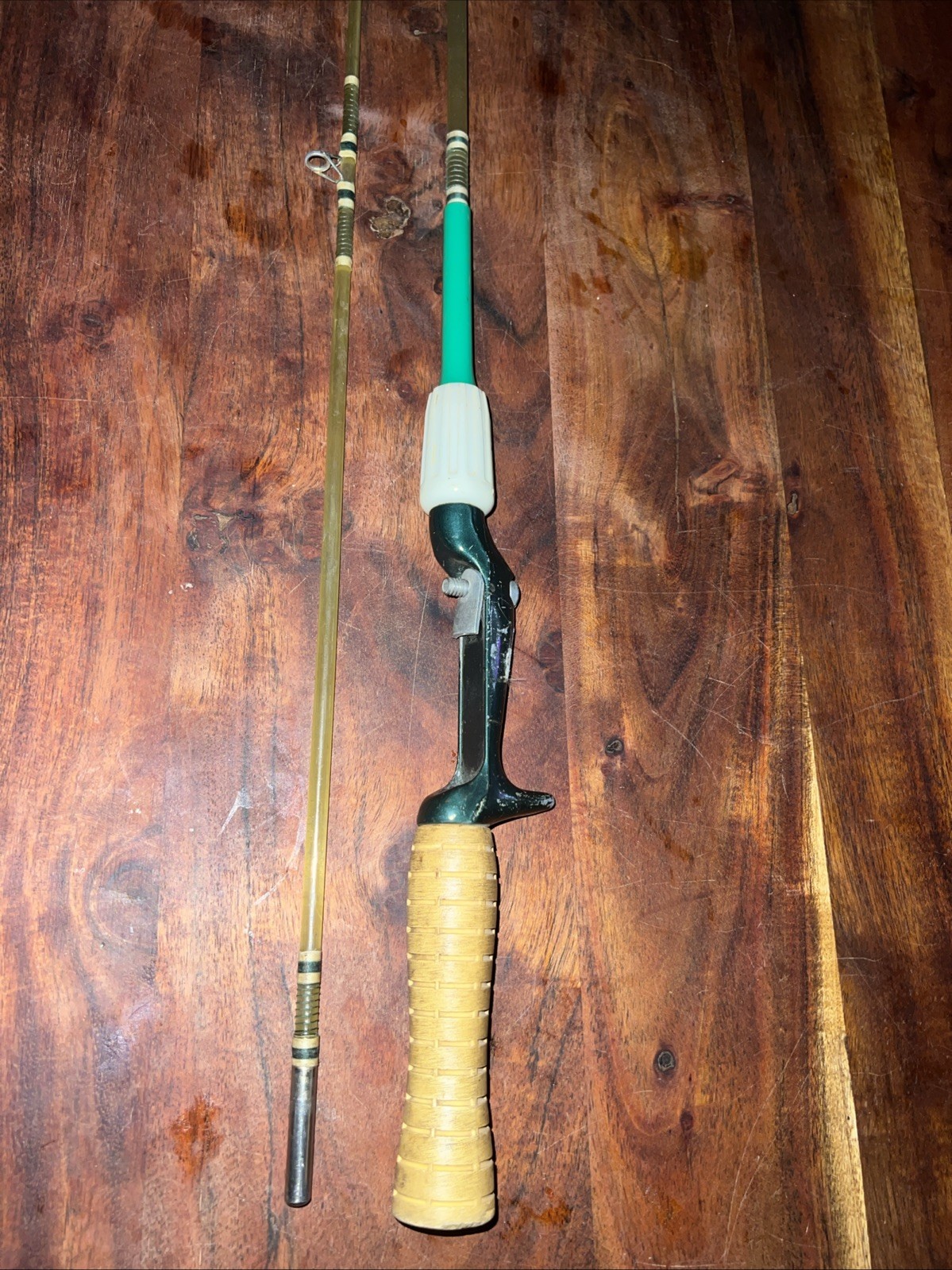 Vintage Water King Bait Casting Clear Fiberglass Rod w/ Rubber Grip 5’10” 2pc