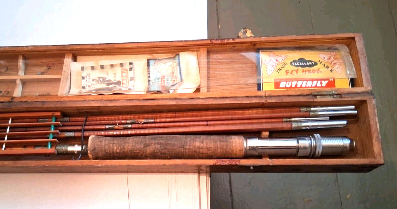 5pc Vintage Crown Japanese 8′ Bamboo Fly Fishing Rod w/ Crown Brand Box & Flies