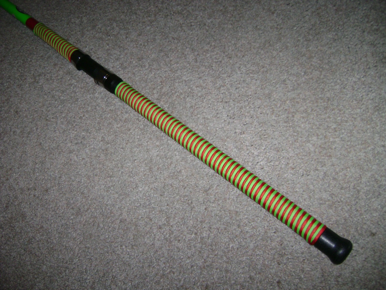 GLOW ROD MEAT HUNTER EXTREME 10′ HVY SPINNING -GLOWS GREEN -BIG FISH, SHARK !