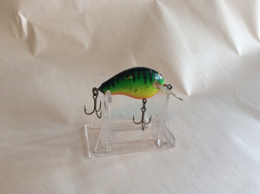 Bagley’s 1 3/4″ Balsa Wood Lure In CHARTEUSE????-VERY NICE!!!