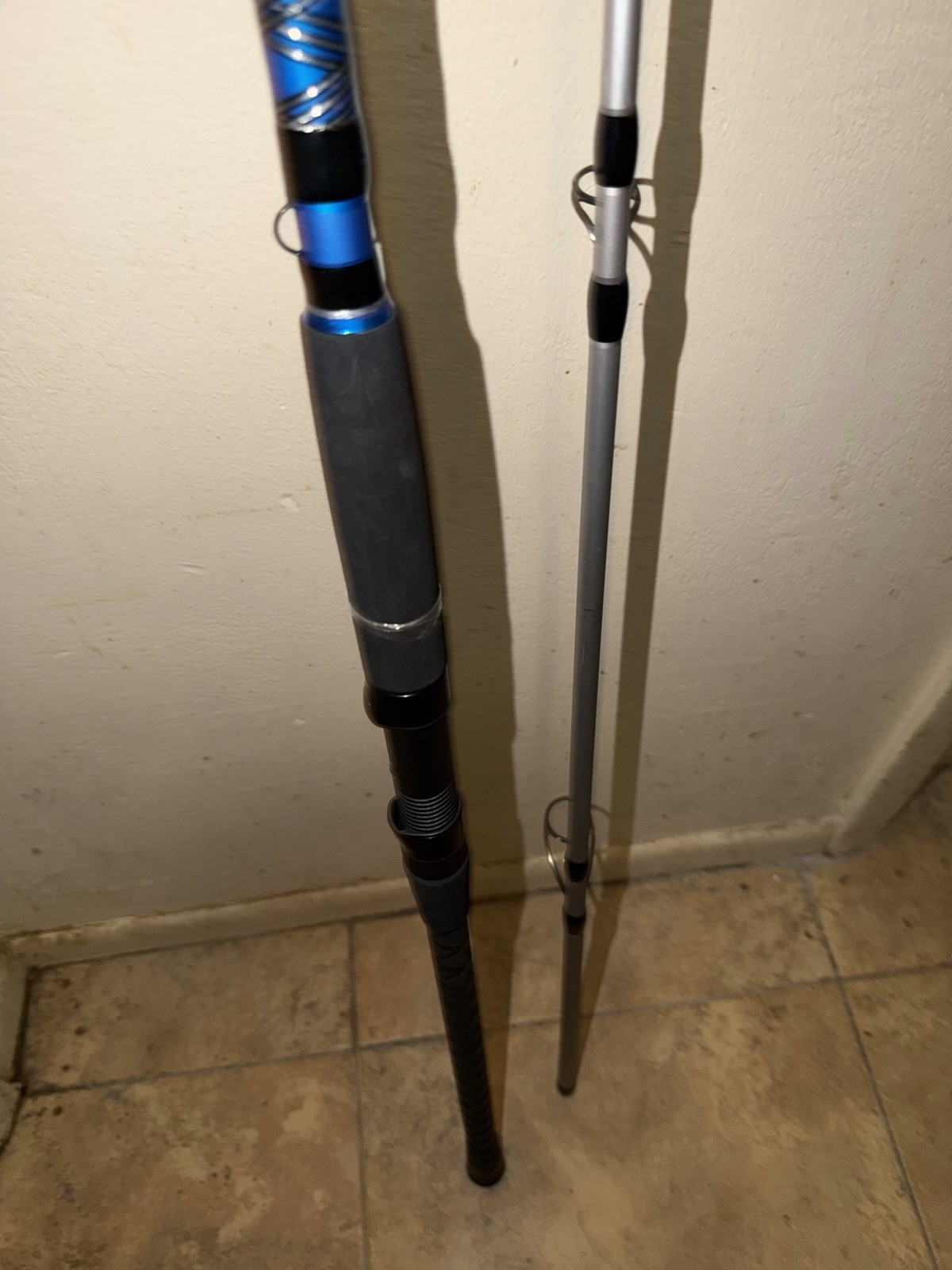 QUANTUM STRIVE SURF ROD SVS102H2040MF 10 FT 20-40 LB 2 PC BLACK,SILVER,BLUE
