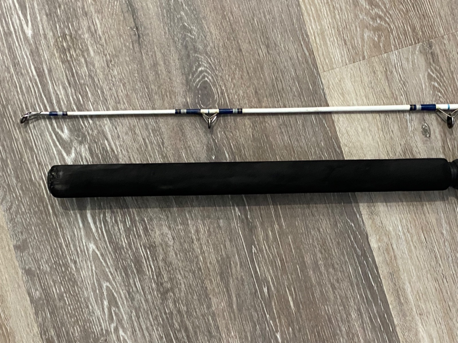 Okuma Tundra TU-902-65 9′ 2 Pc Surf Spinning Rod 20-50 lb Line 3/4-2-1/2 oz. Wt.