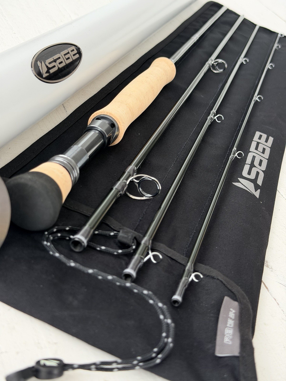 **BEAUTIFUL** 🔥 SAGE R8 Core 8wt. 9’ft~4Pc FlyRod!! 🔥~LEGENDARY~🔥
