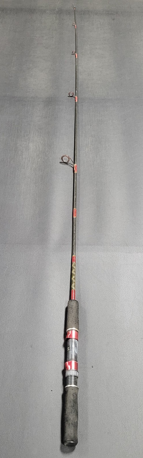 Berkley Graphite GF-21-56 5′ 6″ Spinning Rod 1 Piece, Foam Grip, 5 Guides, G+