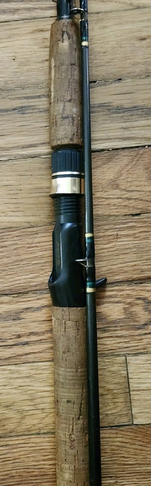 Quantum XL Graphite QSLC 86M 8’6″ 2PC MEDIUM 8-20LB DRIFT Casting Rod KOREA EUC