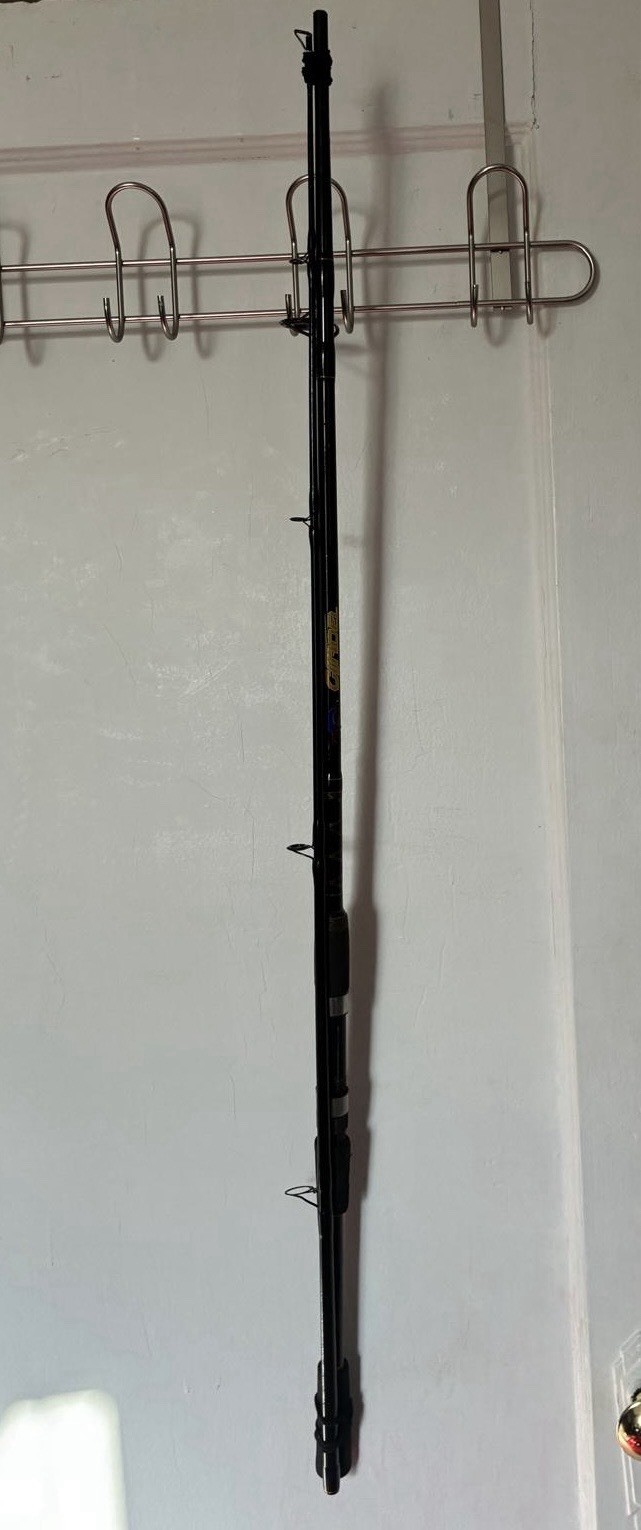 4 Spinning Rods Lot 7ft Ugly Stik GX2 Daiwa w/ Hard Tube Case