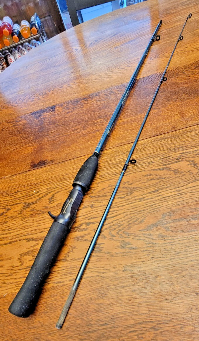 Shakespeare Durango DSC56-2M 2-Piece 5’6″ Casting Fishing Rod