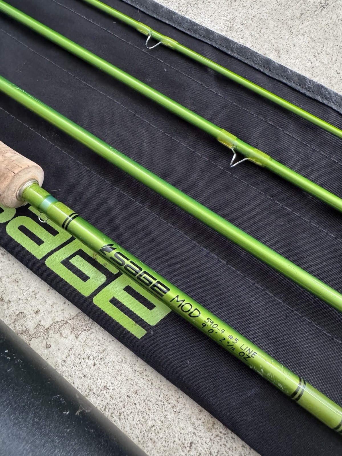 Sage MOD 590-4 9ft 5wt 4pc Graphite Fly Rod Moderate Fast Green Tube Sock