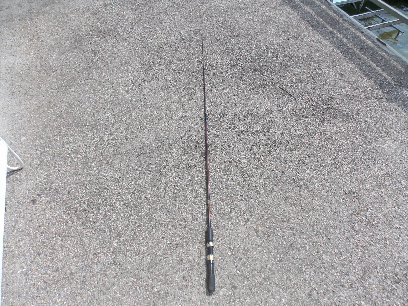 Daiwa APOLLO GOLD #1910 U.L. 5-1/2′ Graphite Spinning Rod (2Pc) 1/16-1/4oz 2/26