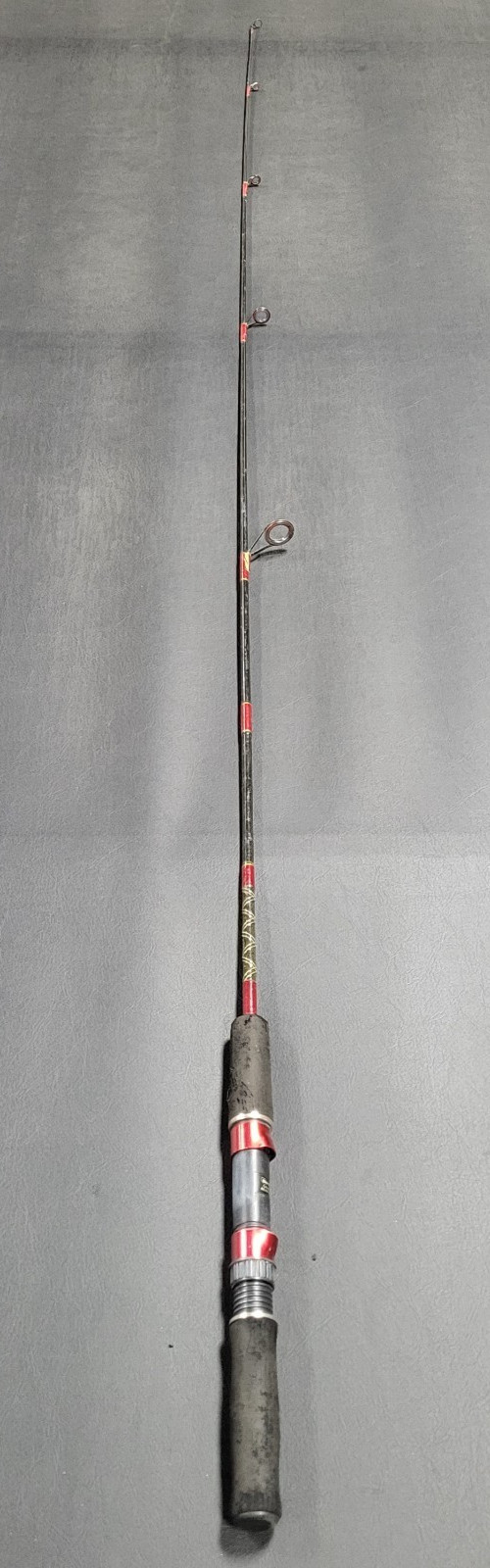 Berkley Graphite GF-21-56 5′ 6″ Spinning Rod 1 Piece, Foam Grip, 5 Guides, G+