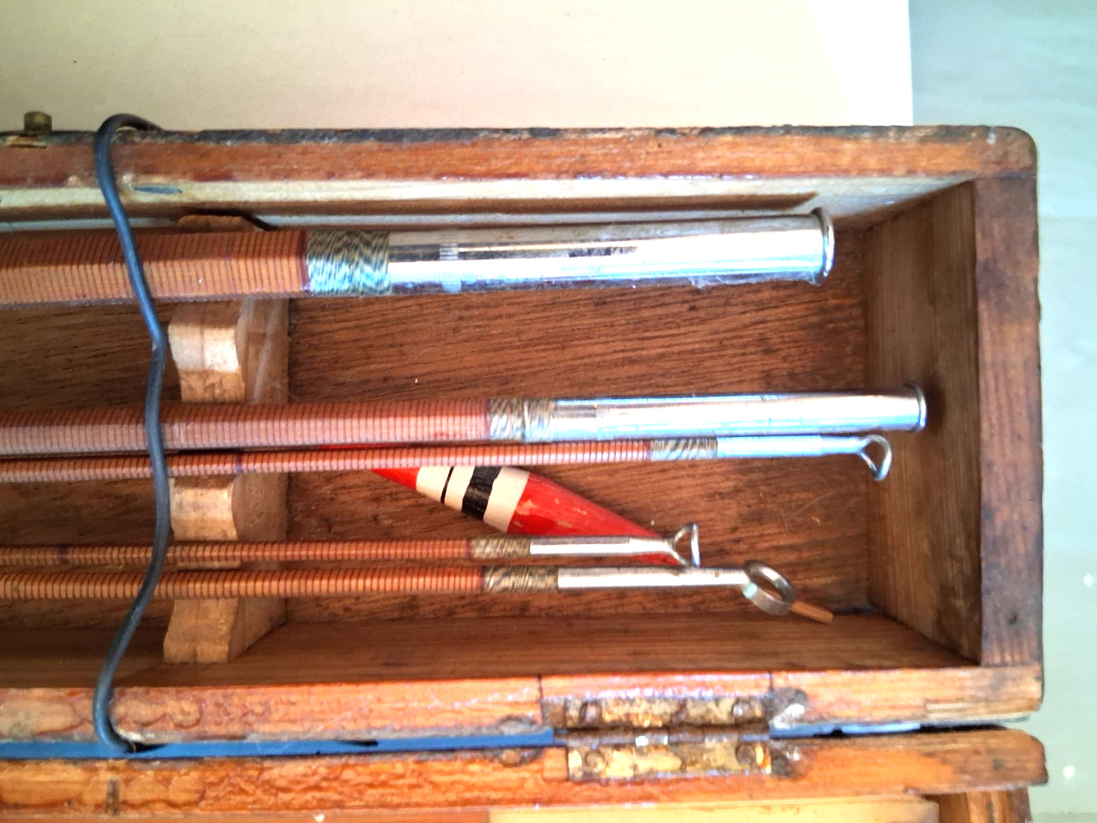5pc Vintage Crown Japanese 8′ Bamboo Fly Fishing Rod w/ Crown Brand Box & Flies