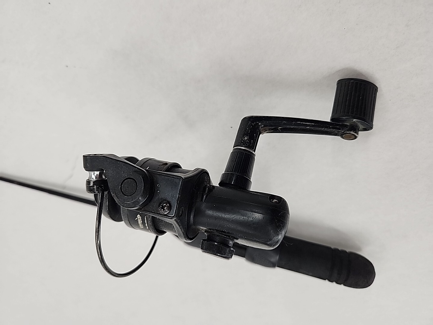 Berekley CE Ice Fishing Rod 30″ Medium Action 4-10 lb w/ Quantum Reel