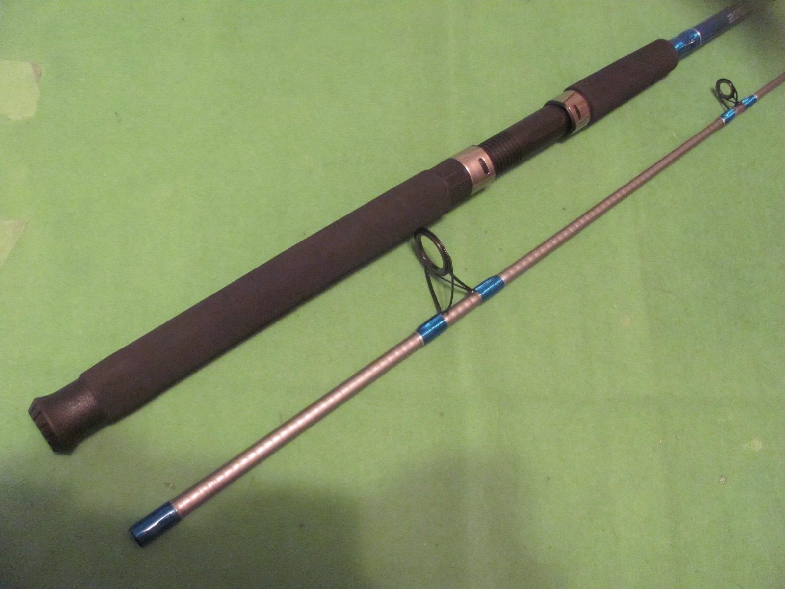 HURRICANE BLUE FIN 7′ 0″ MEDIUM HEAVY ACTION 2 PIECE SPINNING ROD NEW.