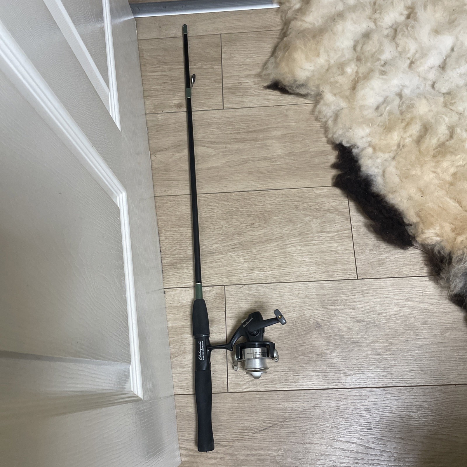 Shakespeare SP56 Light 5’6″ Spinning rod 6-12Lb line Twist lock Design