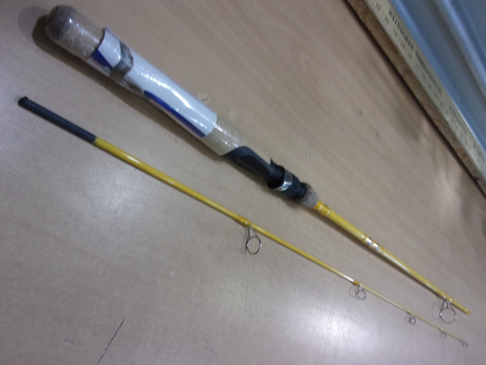 EAGLE CLAW FEATHERLIGHT SPINNING ROD 5 foot 6 inch length