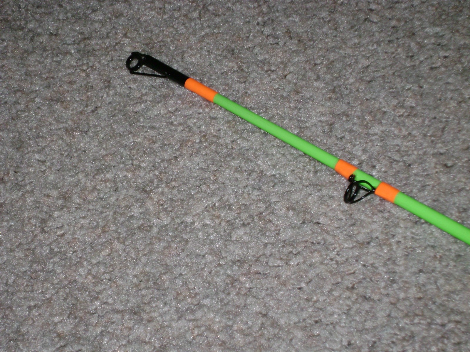 GLOW ROD MEAT HUNTER EXTREME 10′ HVY SPINNING -GLOWS GREEN -BIG FISH, SHARK !