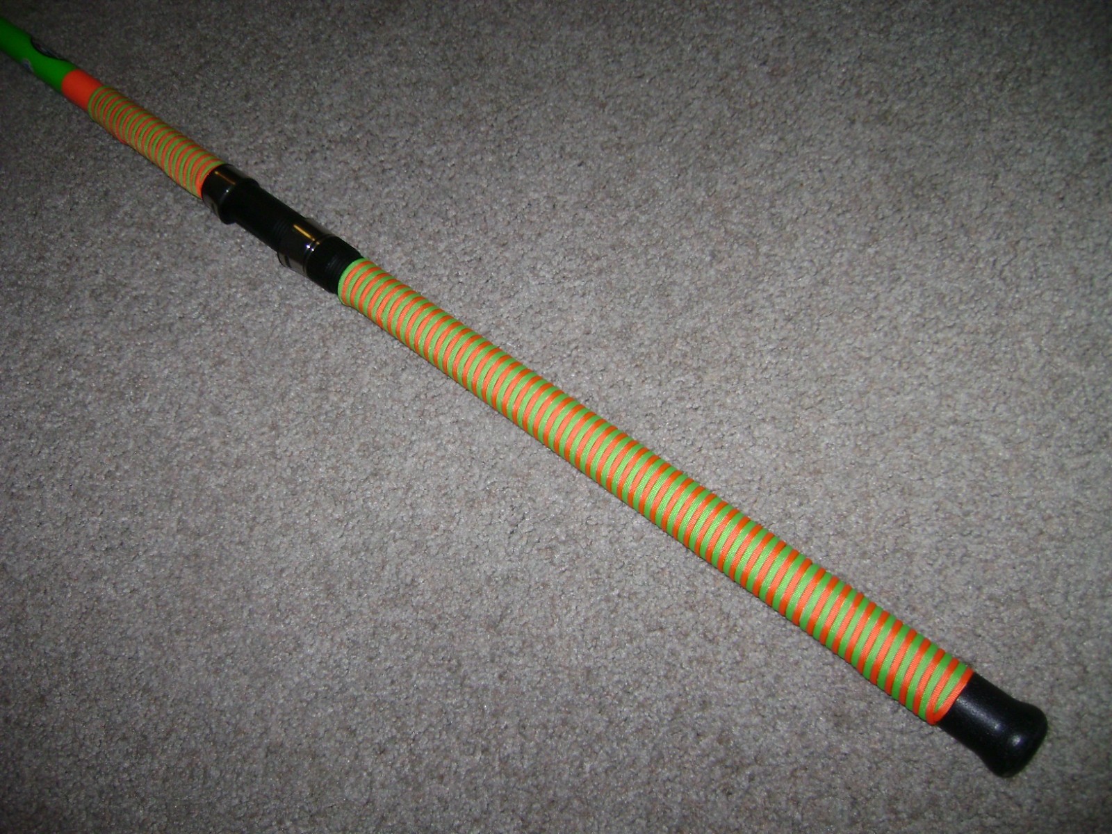 GLOW ROD MEAT HUNTER EXTREME 10′ HVY SPINNING -GLOWS GREEN -BIG FISH, SHARK !