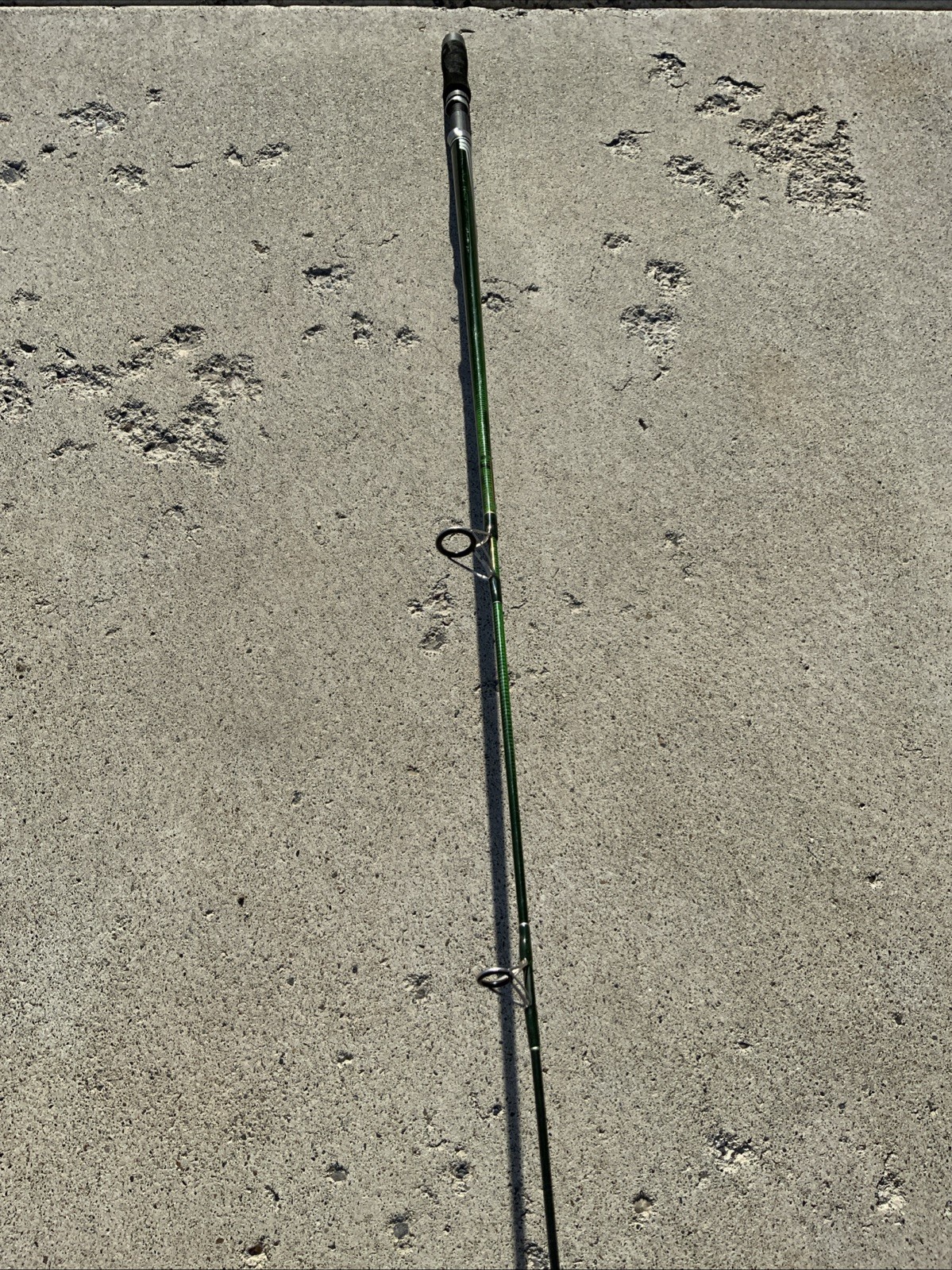 Bass Pro Shops (MG56LS) 1-Piece Graphite Light Action Casting Rod 5’6″