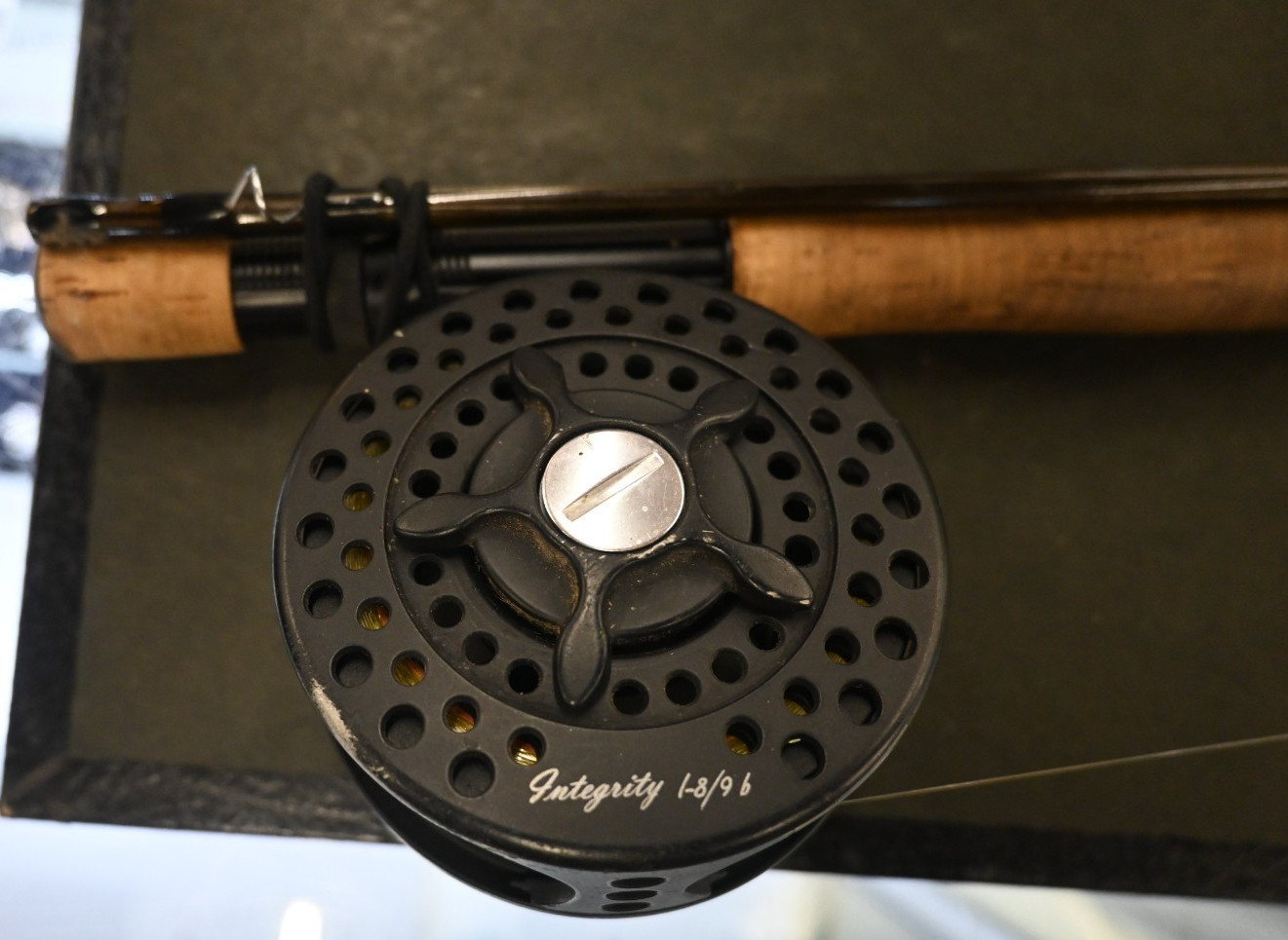 SAGE GRAPHITE Ⅱ DS2 990. #9 line, 9’0″ 3-15/16 oz w/ Okuma Integrity Reel.