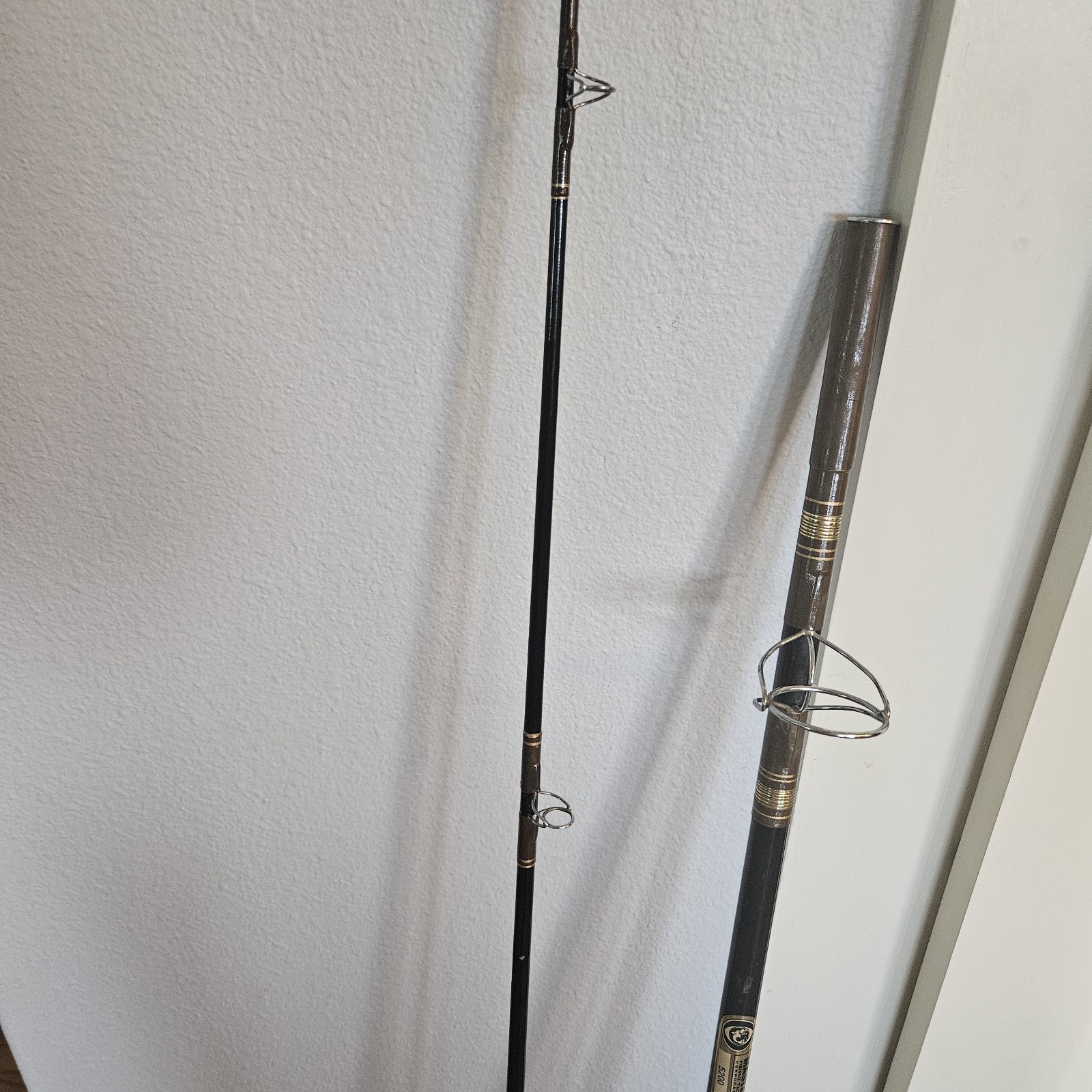 Master Model 5200 Black Graphite Spinning Rod 2 Piece Big Game Fishing Pole 8ft