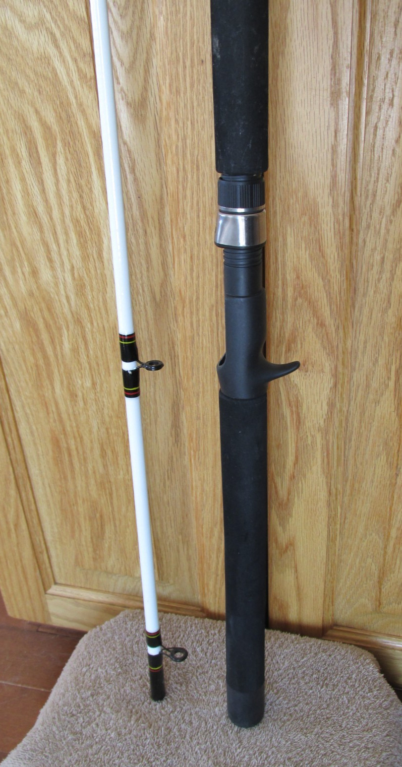 STRAIGHT BUTT! SHAKESPEARE UGLYSTIK CATFISH~8′ 2 pc~Casting Rod~Med Heavy USED