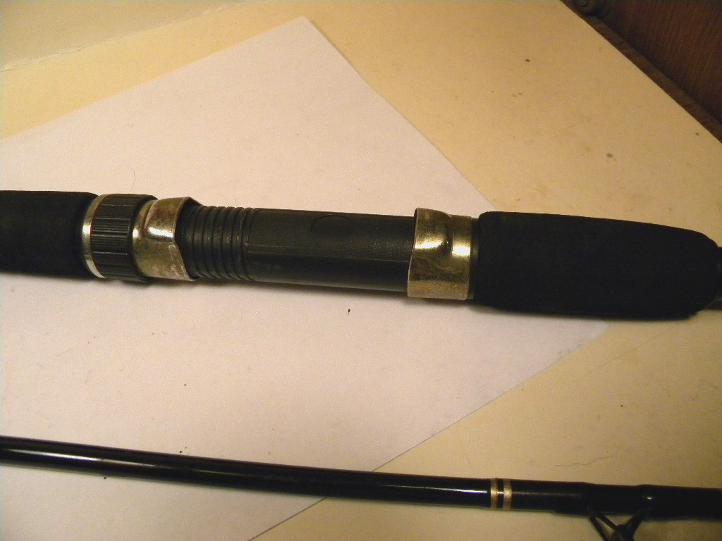 South Bend Black Beauty Salmon/Steelhead 3774 medium 8’3″ spinning rod
