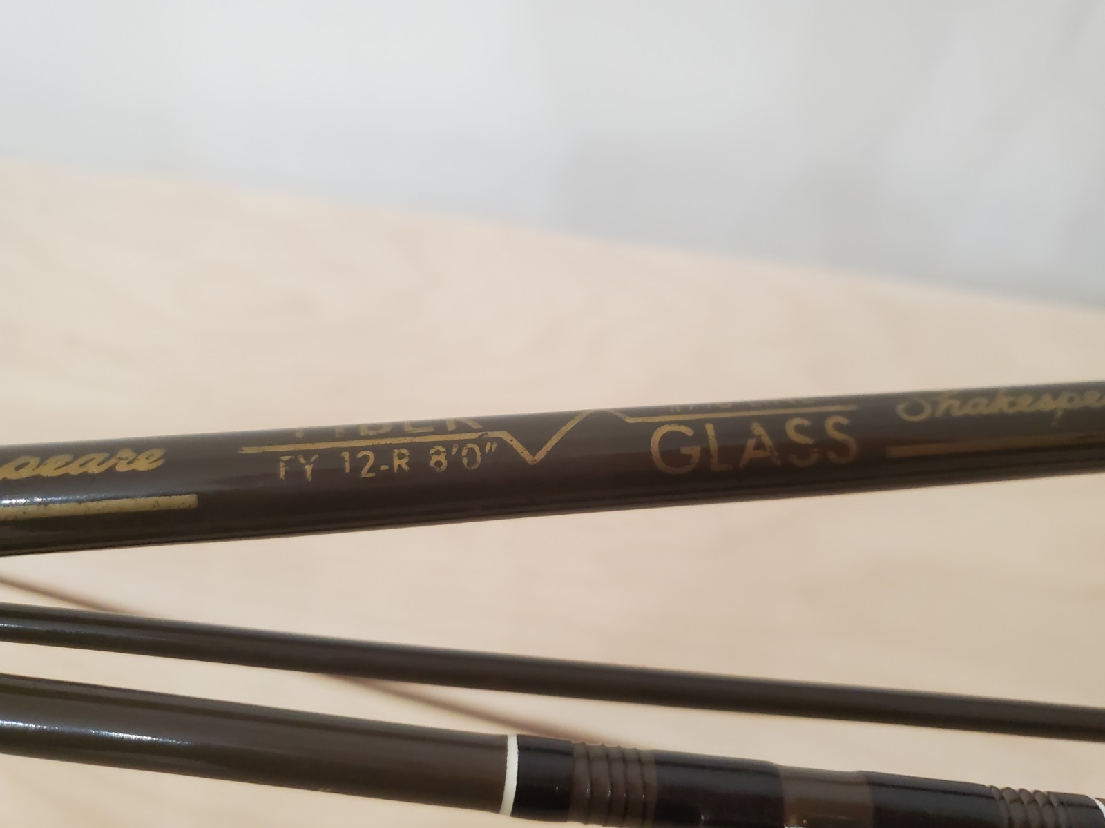VINTAGE SHAKESPEARE 3 PC 8’0″ FY 12-R 7/8 LINE FIBERGLASS FLY ROD w/Martin Reel