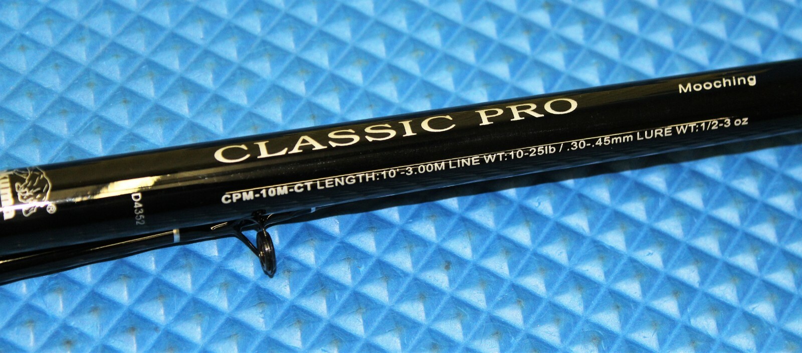 OKUMA CLASSIC PRO 2-Piece 10′ 0″ Mooching Rod Chartreuse Tip CPM-10M-CT