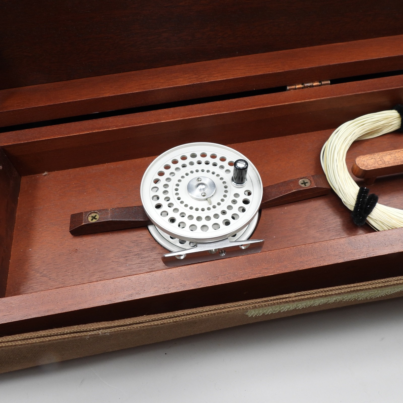 Orvis “Classic” Limited-Edition Bamboo Fly Rod & CFO Reel. #26/200. 8’. 6wt.