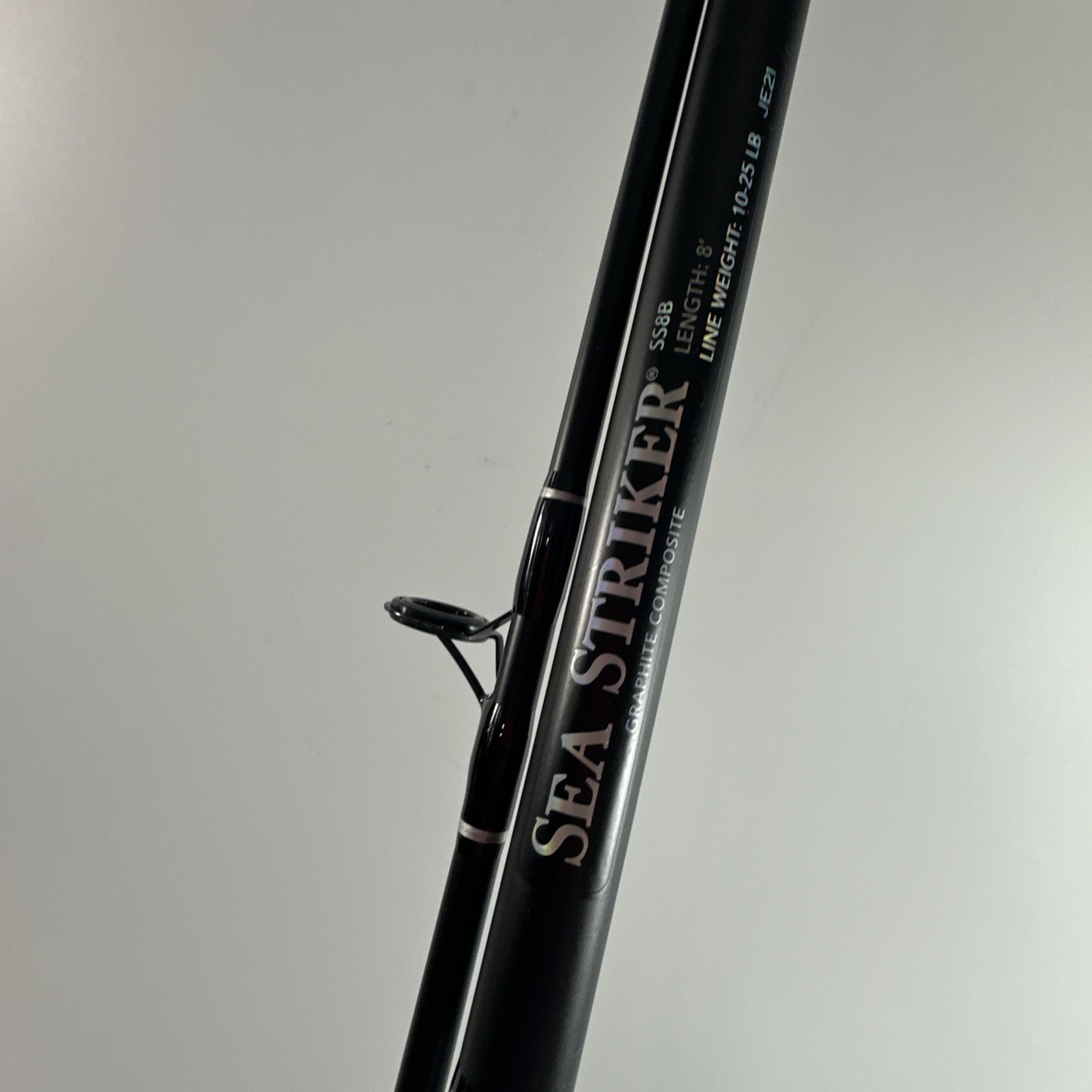 Sea Striker Fishing Pole and Reel SS8B LINE WEIGHT 10-25 JE21 ST5080 NEW