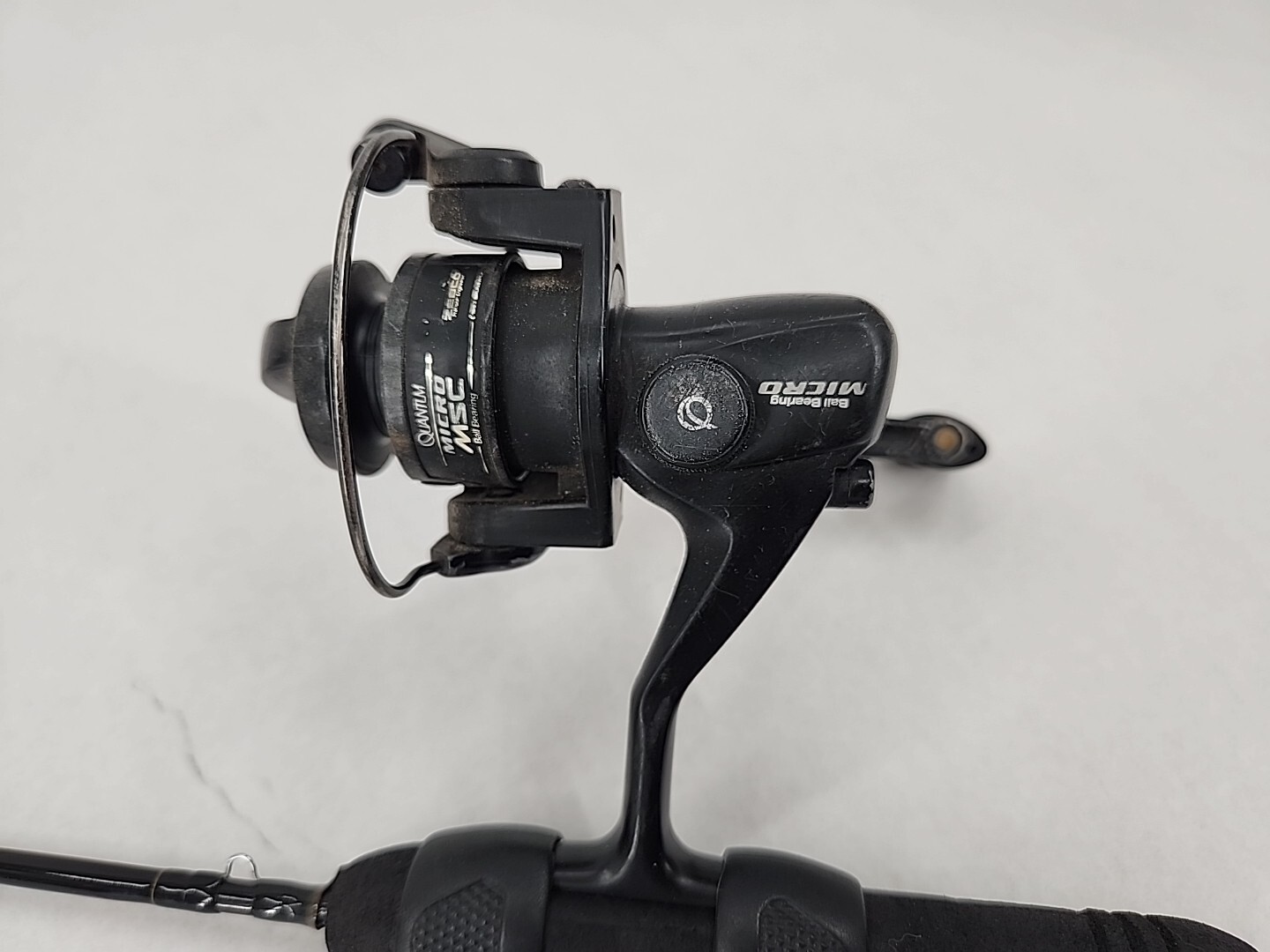 Berekley CE Ice Fishing Rod 30″ Medium Action 4-10 lb w/ Quantum Reel