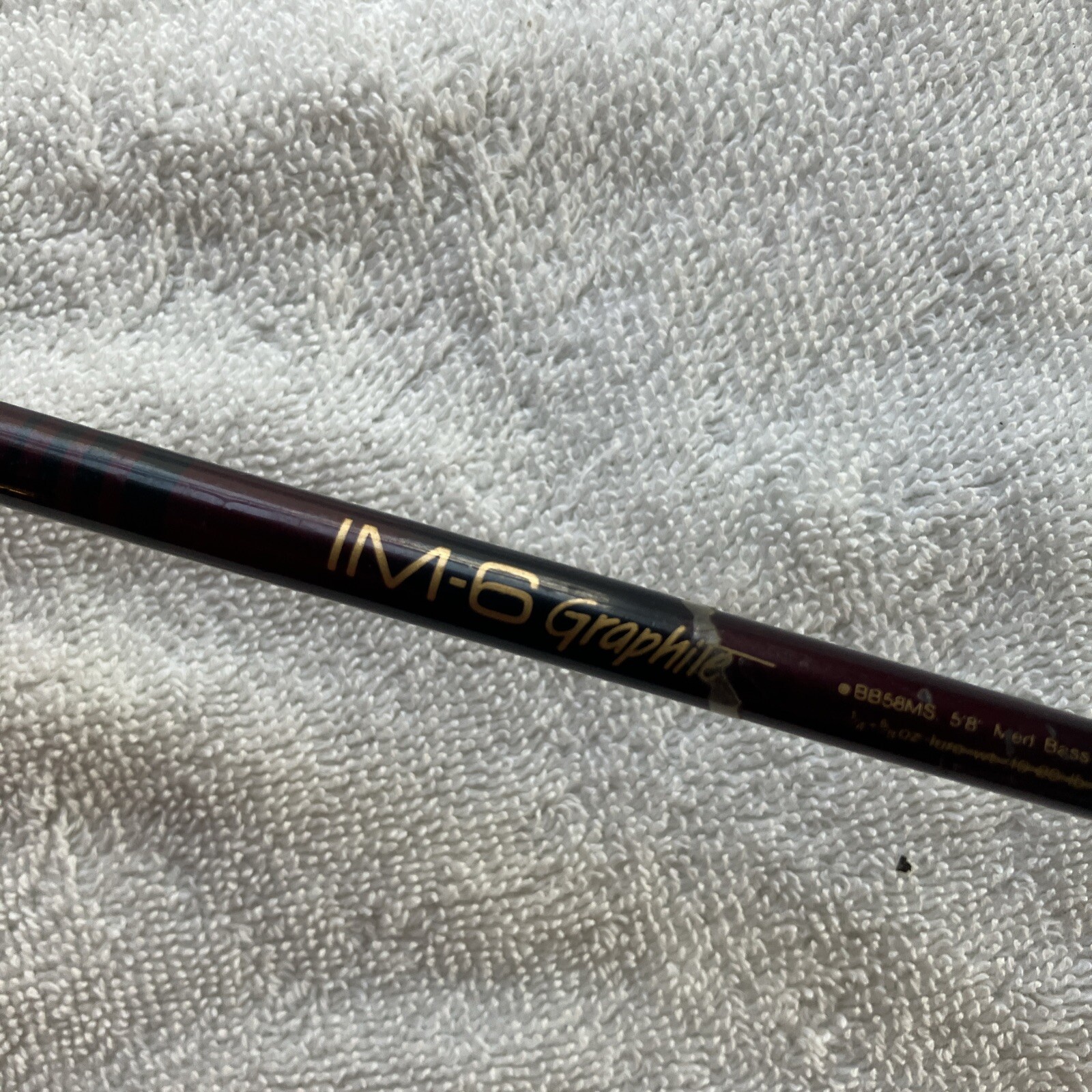 Bass Pro Shops BB58ms 1-Piece IM6 Graphite Medium Bass Action Casting Rod 5’8”