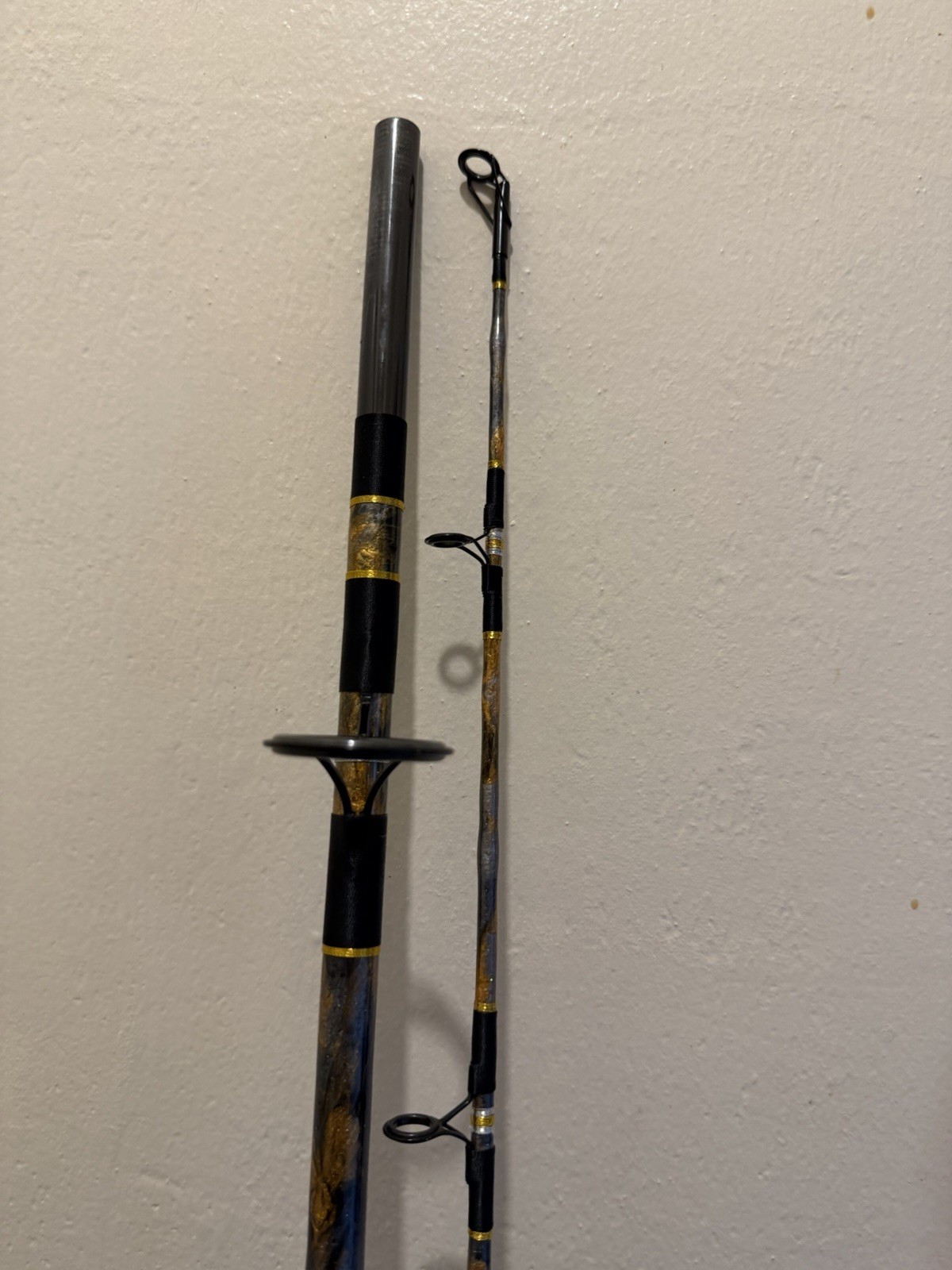 CUSTOM SURF PIER OR JETTY ROD 10 FT 20-40 LB BLACK SILVER AND GOLD NEW