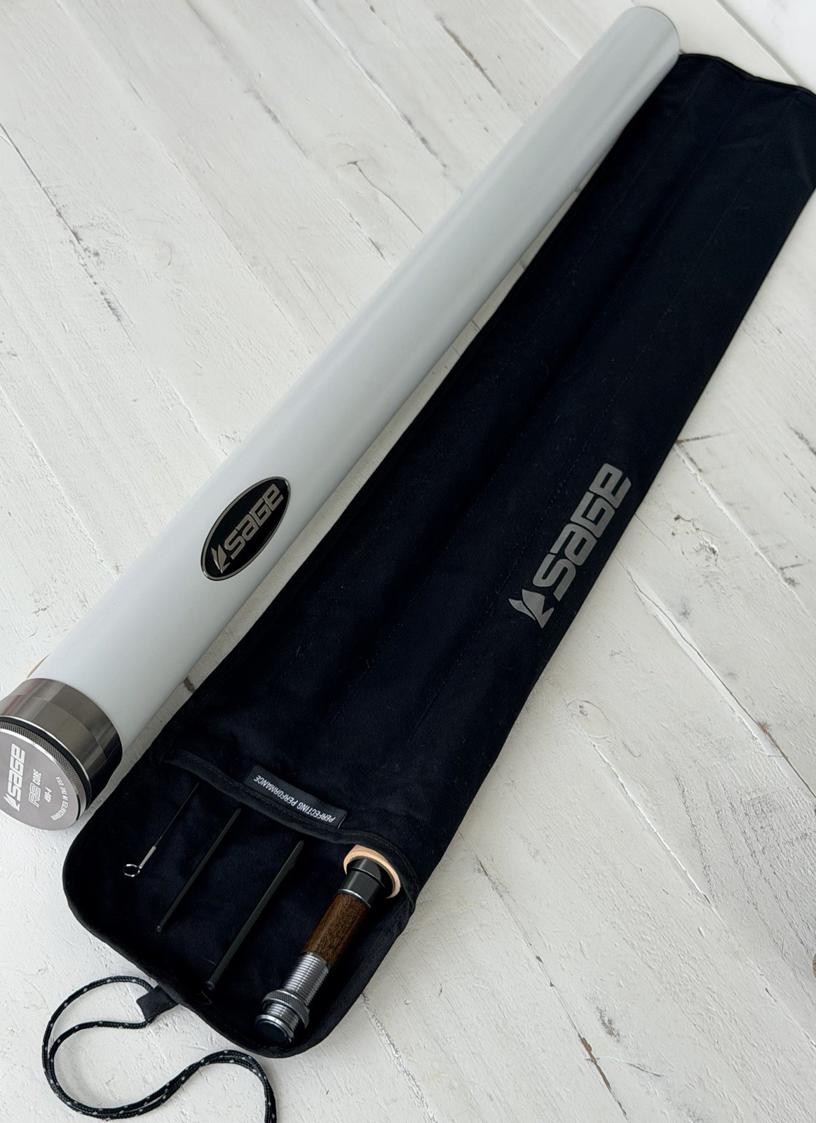 **BEAUTIFUL** 🔥 SAGE R8 Core 4wt. 9’ft FlyRod!!🔥~LEGENDARY~🔥