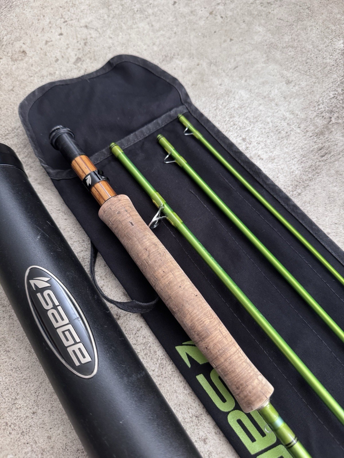 Sage MOD 590-4 9ft 5wt 4pc Graphite Fly Rod Moderate Fast Green Tube Sock
