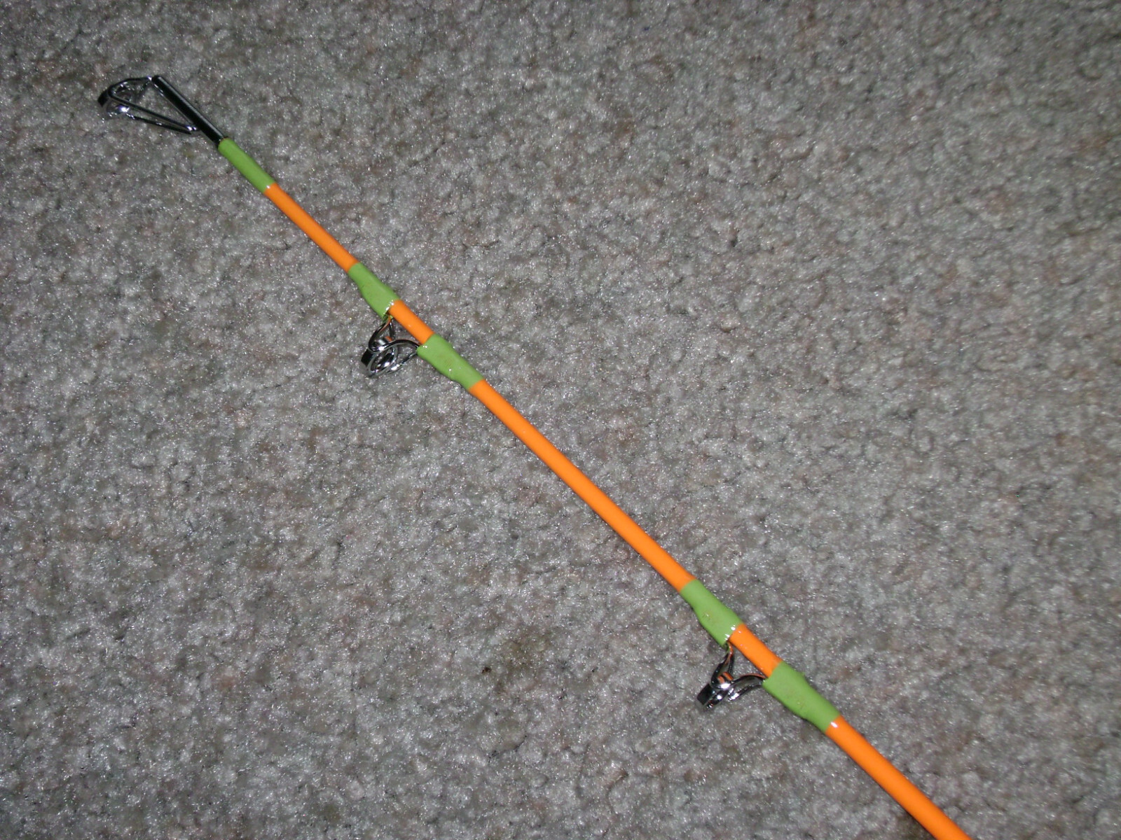 GLOW ROD MEAT HUNTER FLEX 6′ CAST -MADE IN USA -GLOWS ORANGE UNDER BLACK LIGHT !