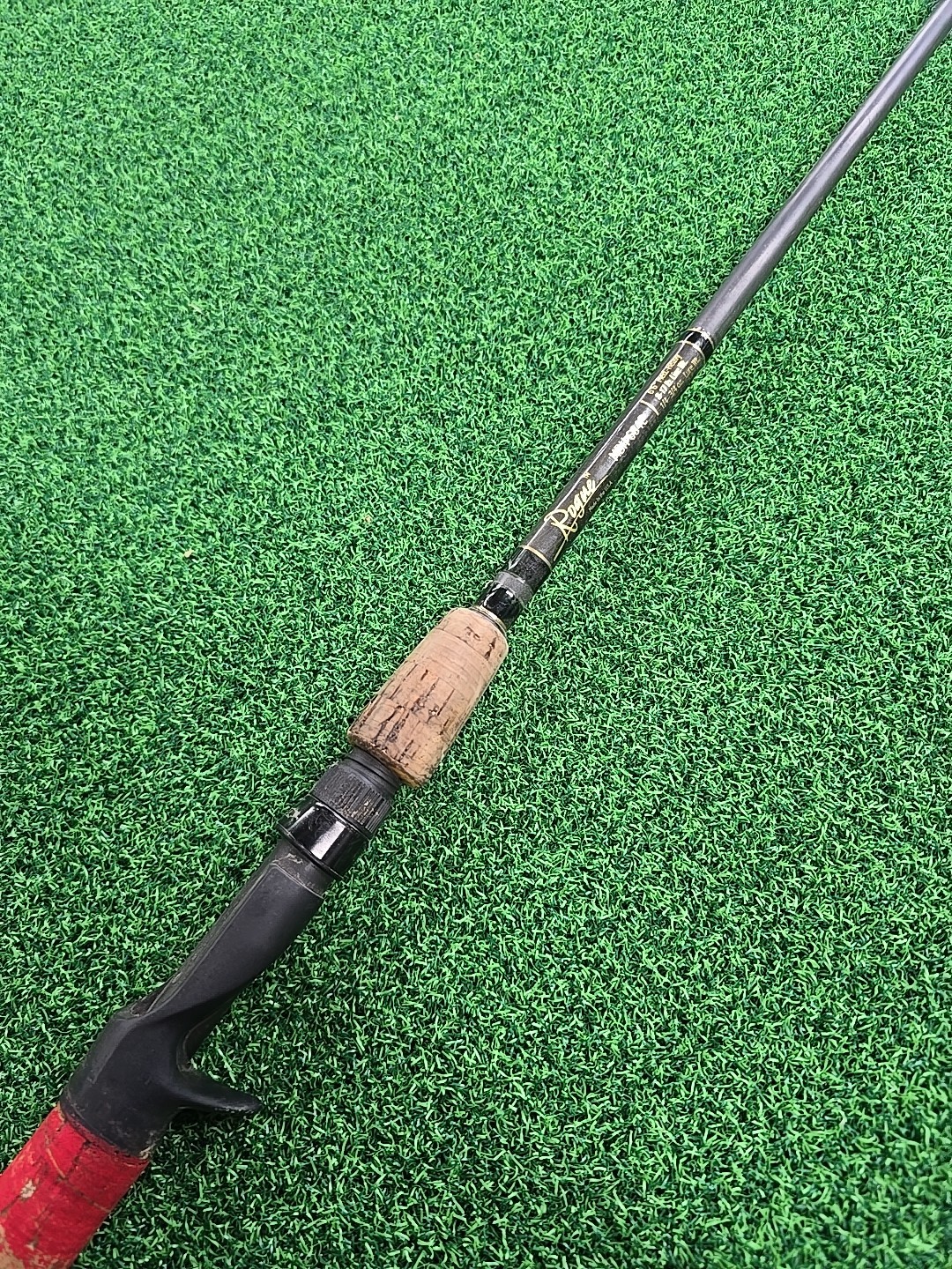 Rogue 6’6″ 1 pc 8-17 LB Line Weight Casting Rod – USA – BROKEN EYELET