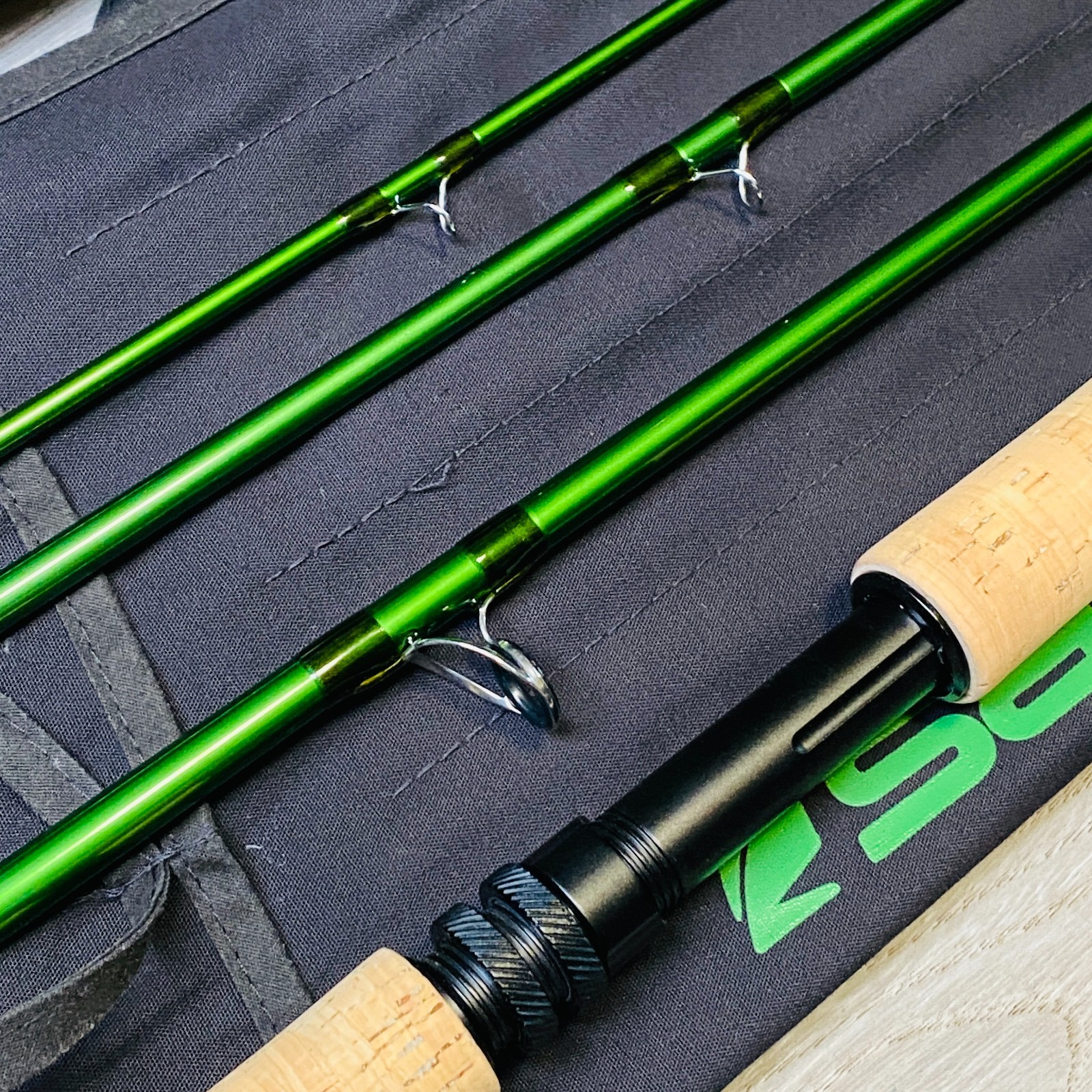 [Beautiful] Sage Accel 6126-4 6WT 12’6″ Fly fishing rod w/Tube Socks