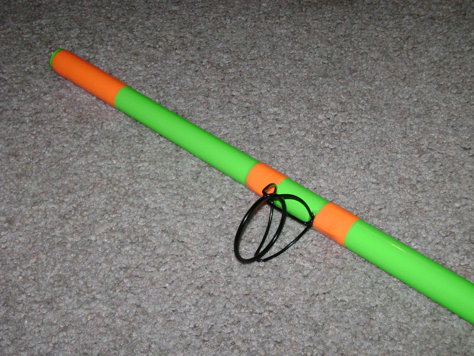 GLOW ROD MEAT HUNTER EXTREME 10′ HVY SPINNING -GLOWS GREEN -BIG FISH, SHARK !
