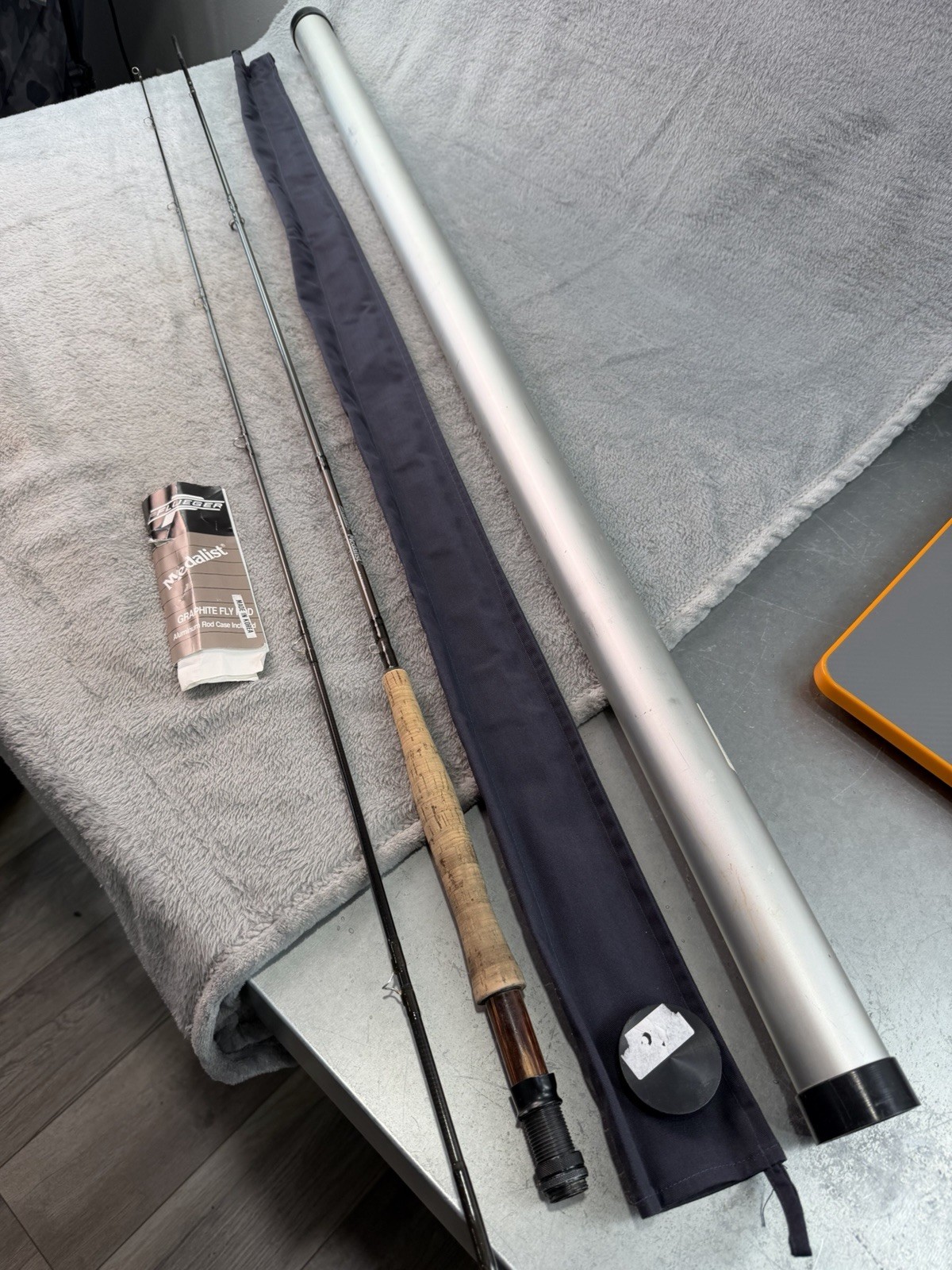 Pflueger Medalist Graphite Fly Rod 8′ #6 Line FY 80-67 w Sock & Aluminum Tube