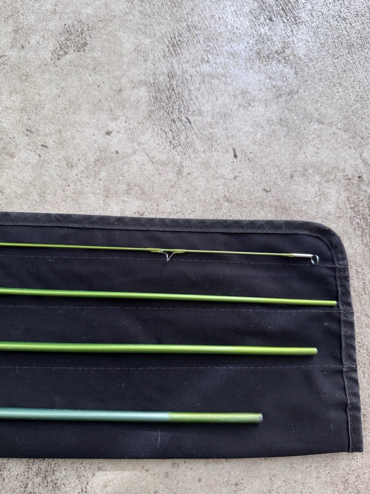 Sage MOD 590-4 9ft 5wt 4pc Graphite Fly Rod Moderate Fast Green Tube Sock
