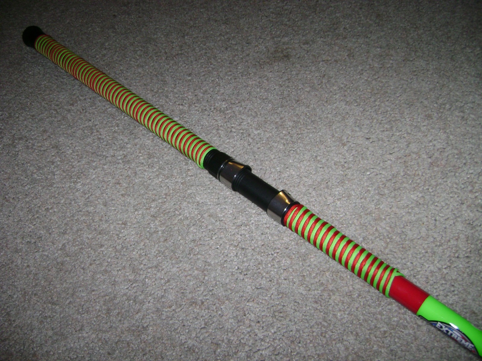 GLOW ROD MEAT HUNTER EXTREME 10′ HVY SPINNING -GLOWS GREEN -BIG FISH, SHARK !
