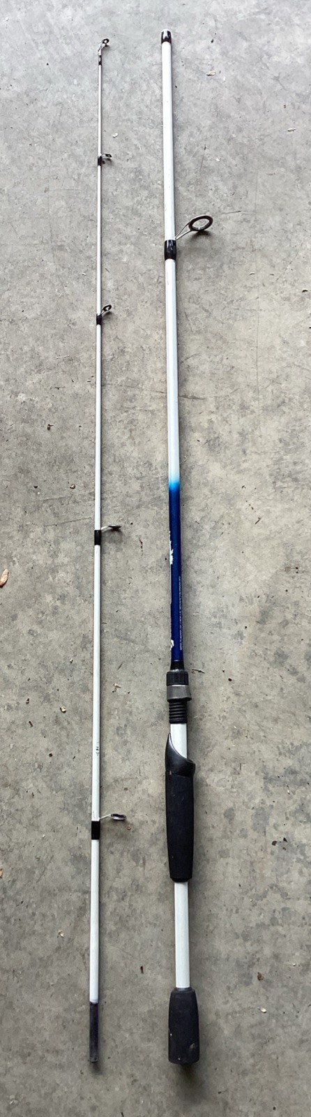 South Bend 6’6” Trophy Stalker Medium 2 Pc Spinning Fishing Rod. TS662MSP. Nice!