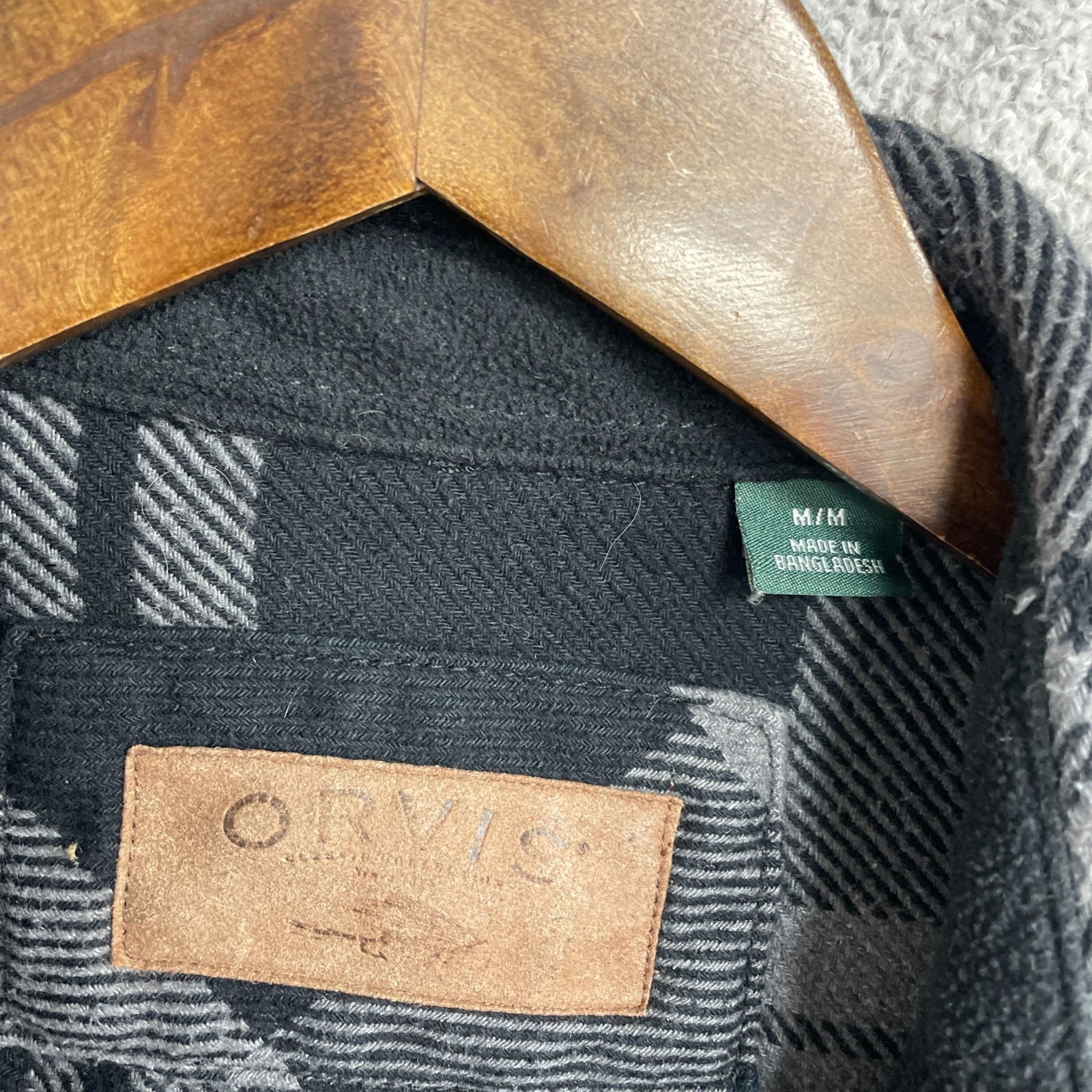 Orvis Men’s M Black & Gray Plaid Button-Up Flannel Shirt Jacket G1572