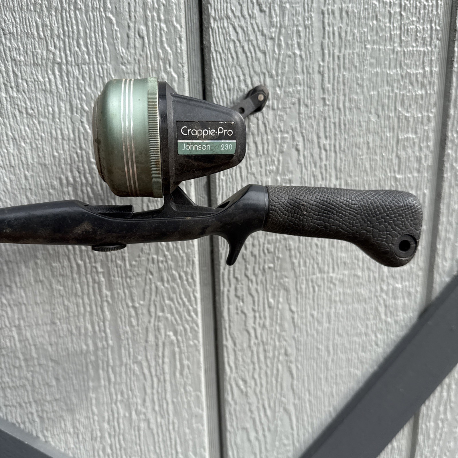 Vintage Johnson Tri Flex 3 Piece 5’6″ Spincast Fishing Rod Crappie Pro 230 Reel